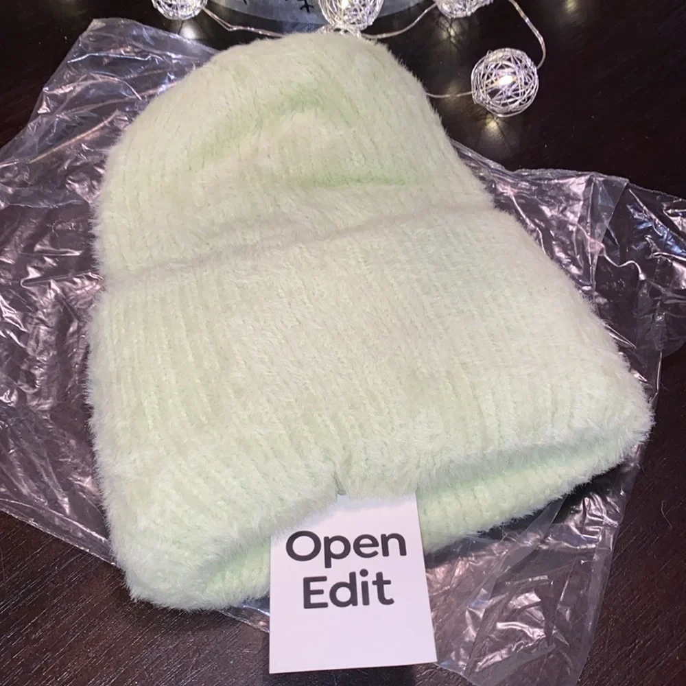 NWT Open Edit Feather Yarn Stretch Beanie Hat in Calm Green - price is firm - Picture 4 of 4